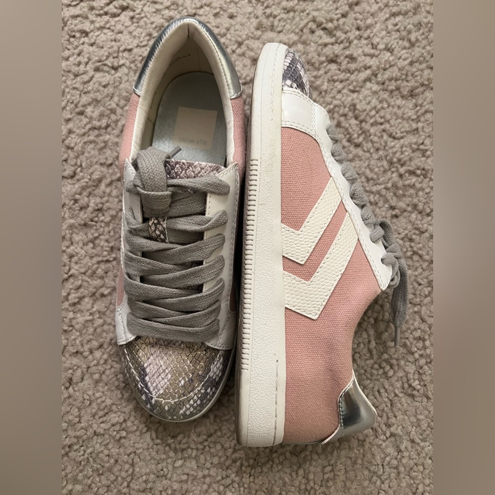 Dolce Vita Lace Up Sneaker — US 7